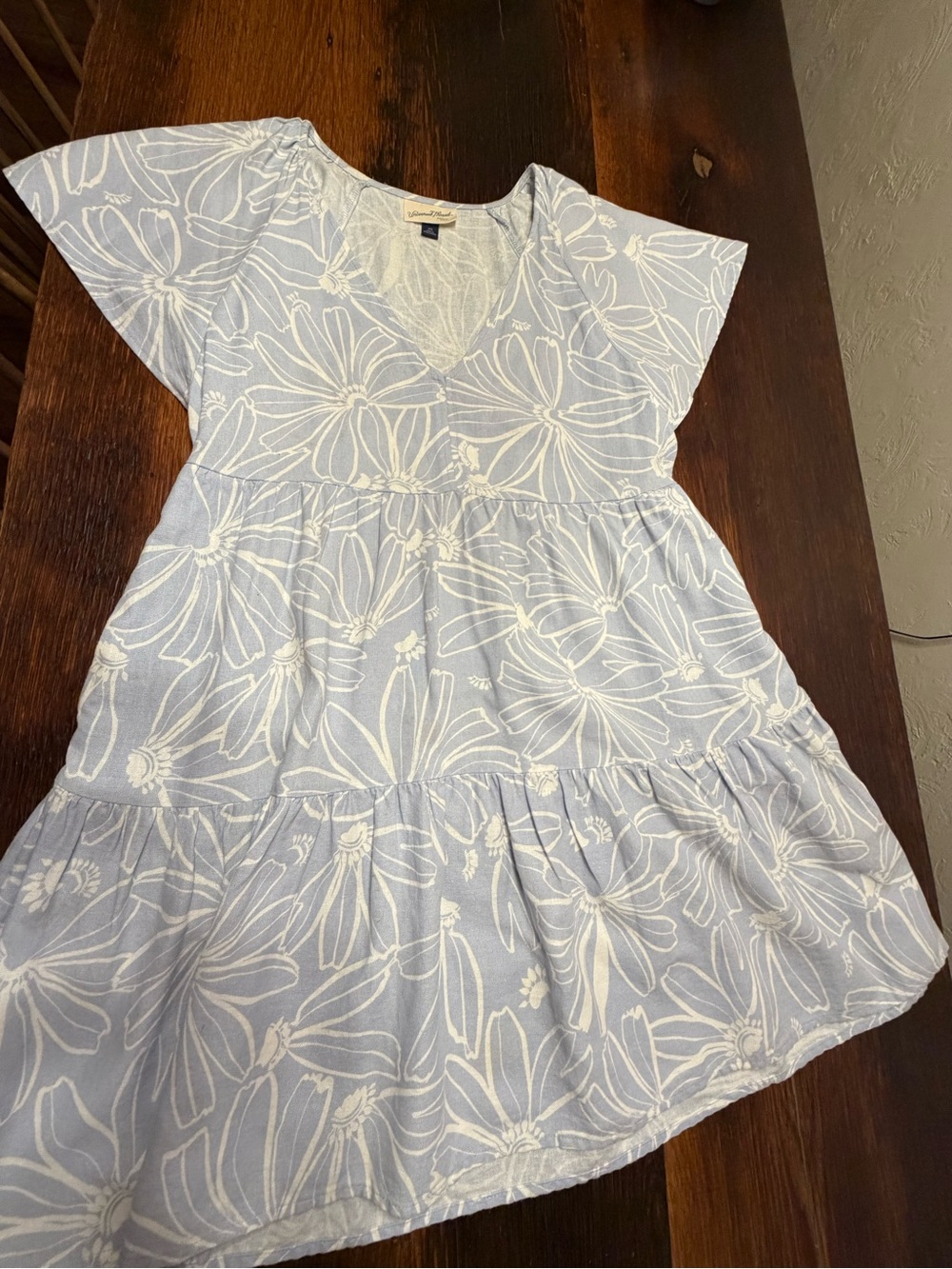 Ladies XS Lightweight Blue denim Tiered V-Neck Flowy Dress with flutter sleeve